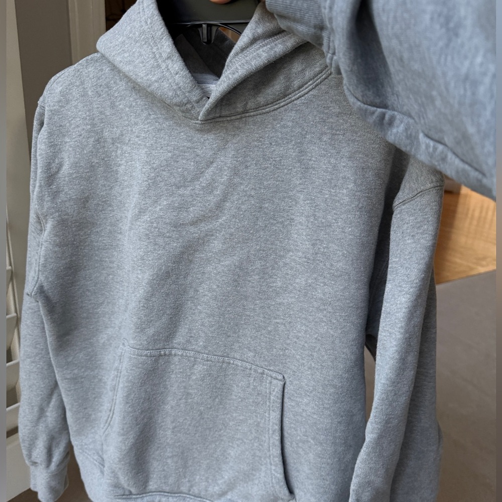 Organic cotton women's hoodie from
Quince. M Good condition. No stains or tears